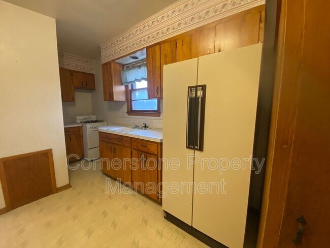Building Photo - 320 S 17th St