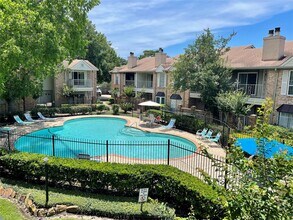 Building Photo - 10615 Briar Forest Dr