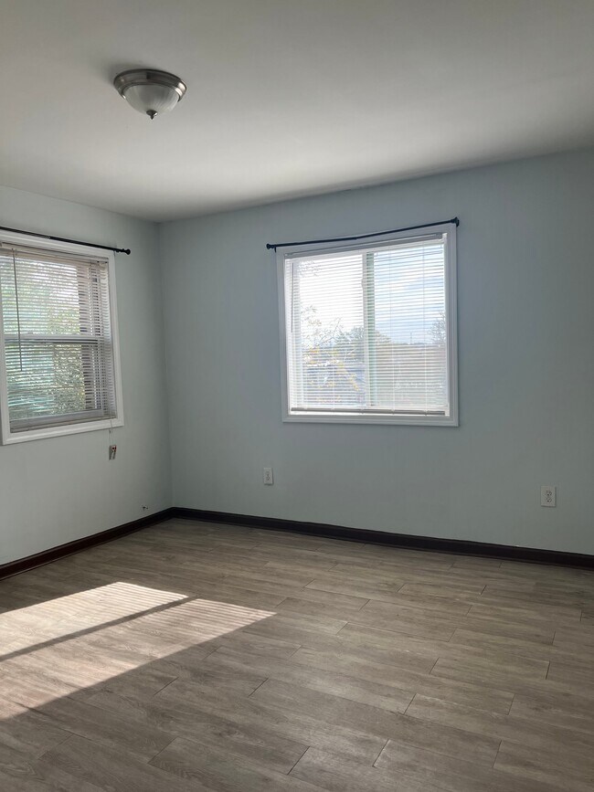 Foto del edificio - 305 W Oak St