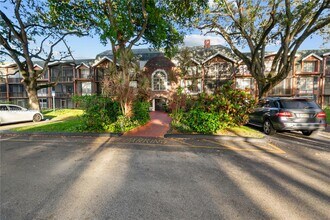 Building Photo - 3670 Inverrary Dr