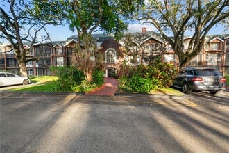 Building Photo - 3670 Inverrary Dr