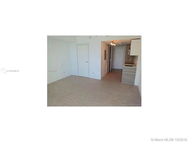 Building Photo - 1300 Brickell Dr