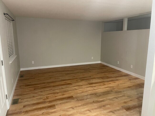 Foto del edificio - 3228 W Girard Ave