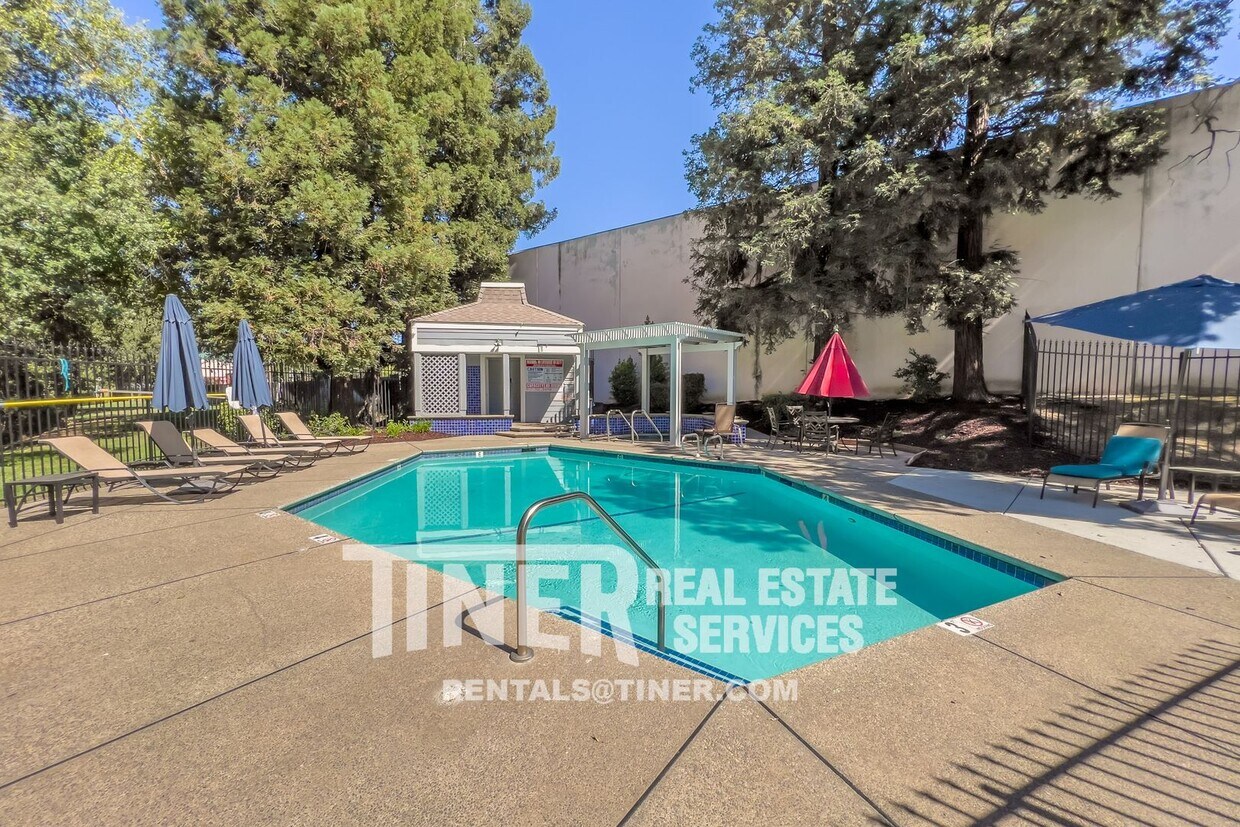 Foto principal - Gorgeous Roseville Home! 18 Month Lease! -...