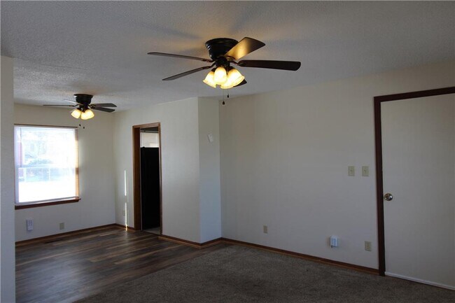 Building Photo - 613 S Midwest Blvd