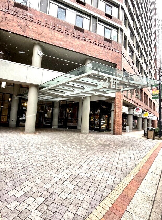 Primary Photo - 211 E Ohio St