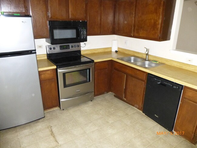 Building Photo - 182 S Waters Edge Dr