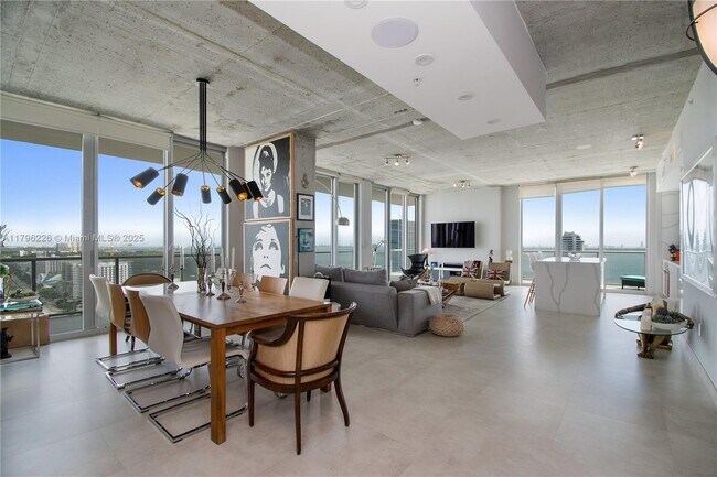 Foto del edificio - 3470 E Coast Ave