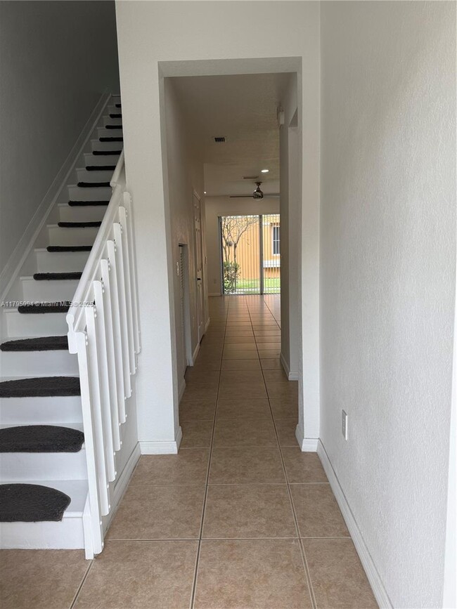 Building Photo - 1820 SW 89th Terrace