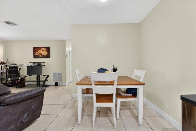 Foto del edificio - 18930 NW 44th Ct