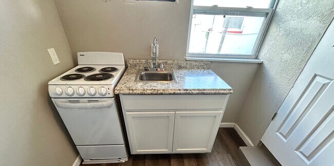 Foto del edificio - Updated 1 Bed 1 Bath Unit in Super Convenient Location!
