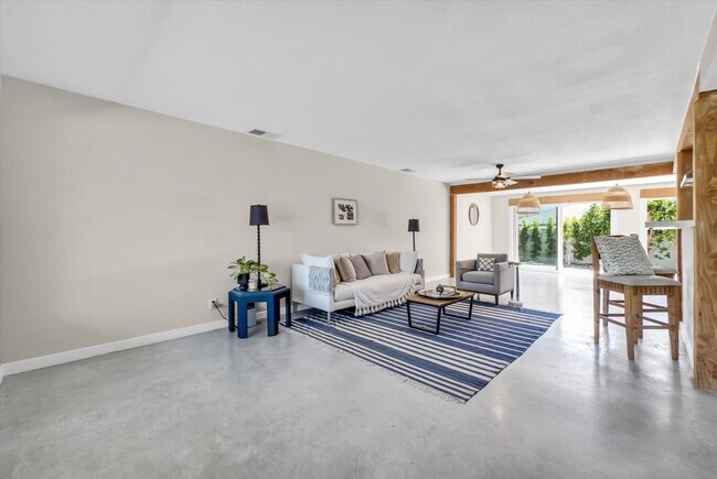 Foto del edificio - 3967 E Sunny Dunes Rd