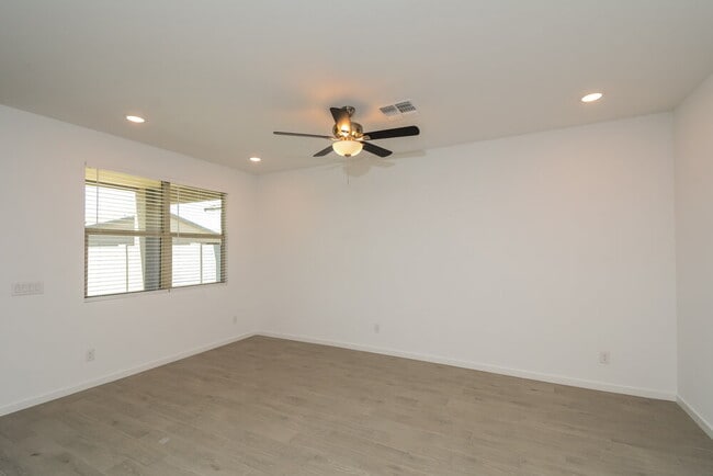Building Photo - 12641 W Daley Ln