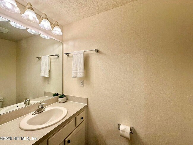 Foto del edificio - 336 Aralia Ln