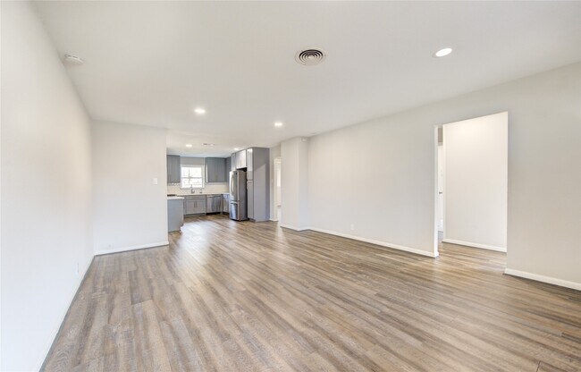 Foto del edificio - 6026 Clarewood Dr
