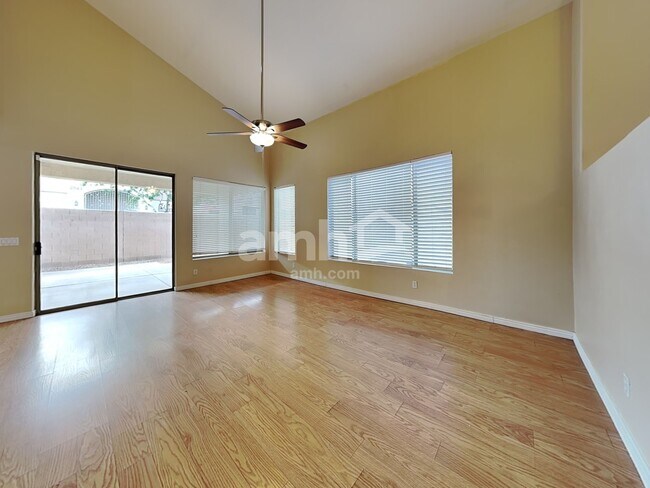 Foto del edificio - 9216 E Keats Ave