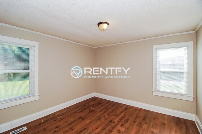 Foto del edificio - 2104 E Greenbriar Rd