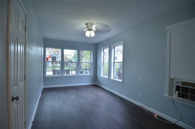 Building Photo - 103 Cosmos St