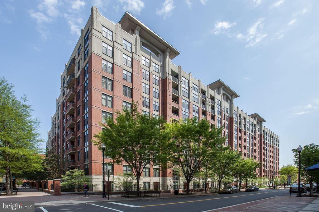 Foto principal - 1021 N Garfield St