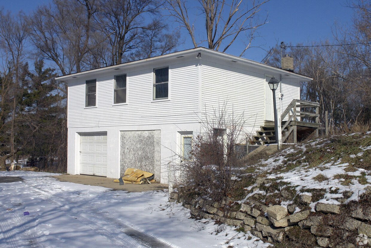 Building Photo - 3401 Salerno Dr NE