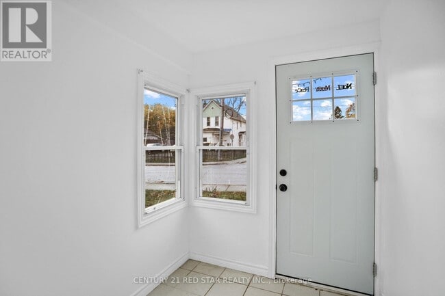 Building Photo - 5082 St Lawrence Ave