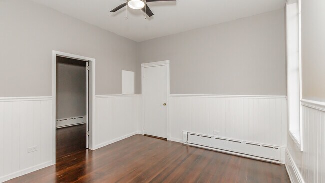 Foto del edificio - 2200 W Belmont Ave