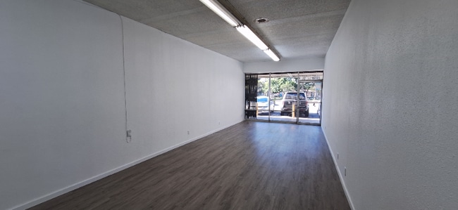 Foto del edificio - 5017 Gage Ave
