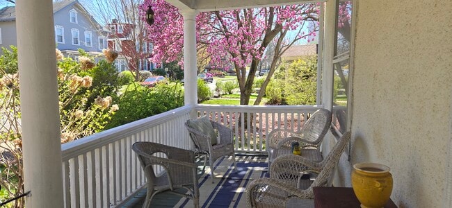 Building Photo - 33 Cottage St