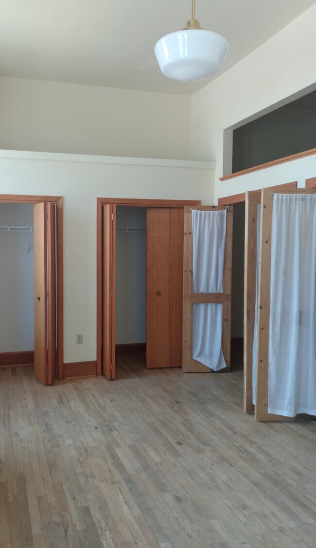 Building Photo - 129 2nd Ave NE