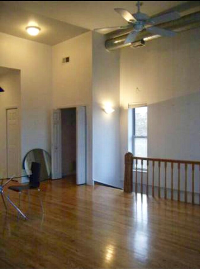 Building Photo - 1102 N Ashland Ave