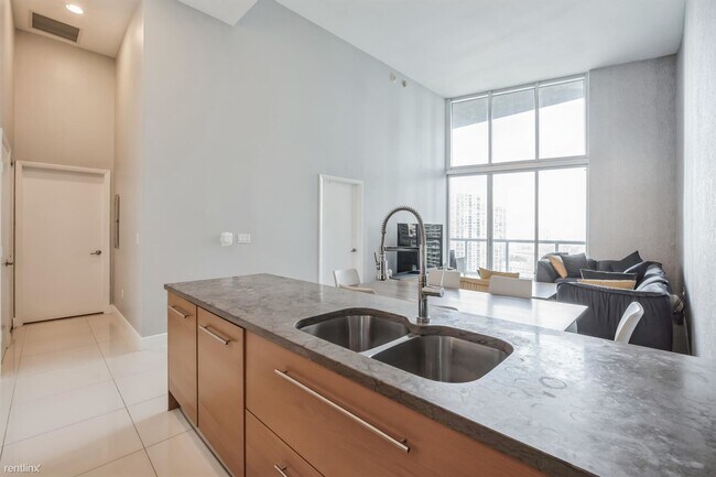 Foto del edificio - 1 br, 1 bath Condo - 465 Brickell Ave Apt ...