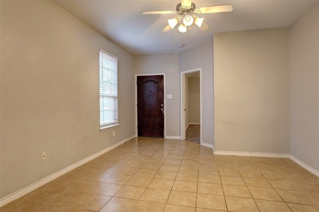 Foto del edificio - 5916 Round Up Ln