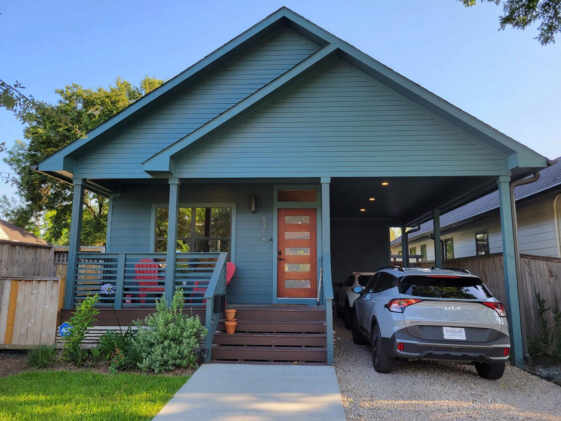 2 Car covered parking area, well lit. Backyard is gated and secure for pets. - 5318 Leeland St