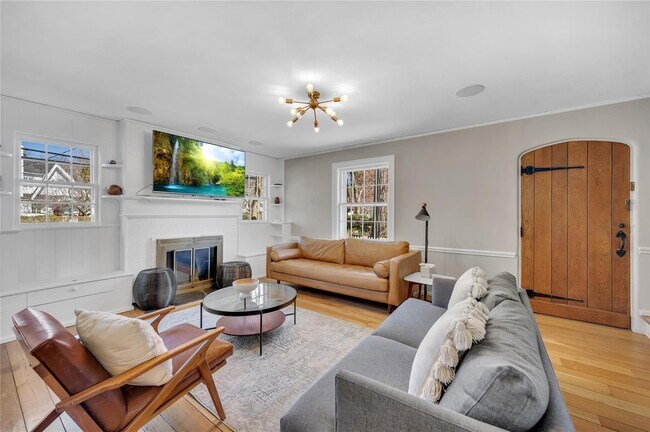 Building Photo - 53 Sheldrake Ave