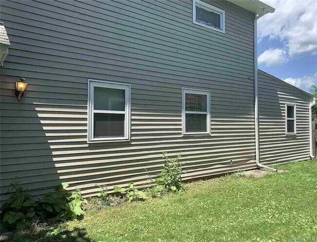 Building Photo - 11 Cherry St