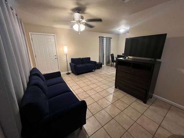 Foto del edificio - 208-216 Monarch Dr