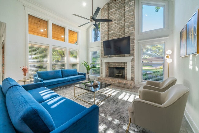 Building Photo - 15314 Philippine St