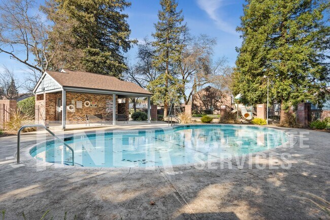 Foto del edificio - 4010 Oak Villa Cir