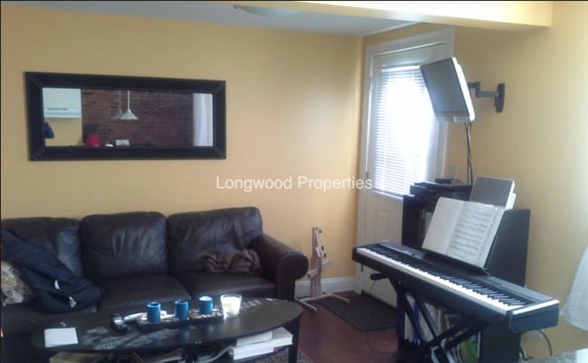 Photo - 200NH Apartment