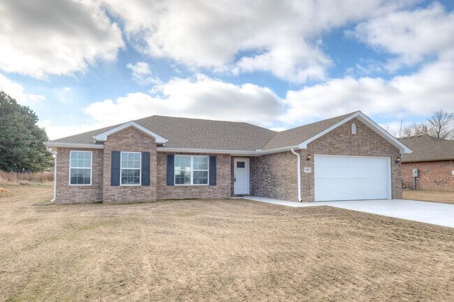 Building Photo - Spacious 3 Bedroom Home In Carl Junction!