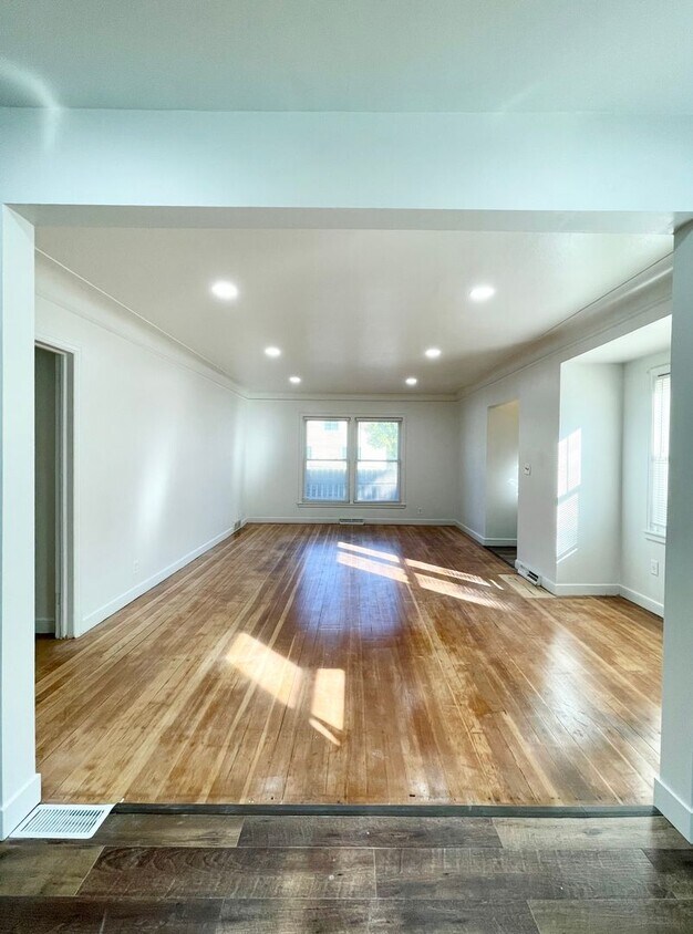 Foto principal - Stunning 4 bedroom 1 bath in Richfield!