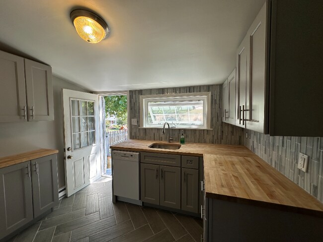 Building Photo - 451 Hamel Ave