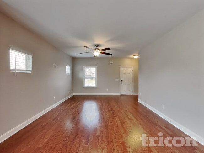 Foto del edificio - 1363 Coates Ln