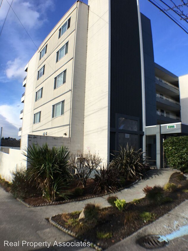 Primary Photo - 5200 University Way