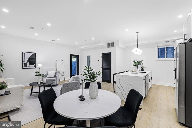 Foto del edificio - 616 Kenyon St NW