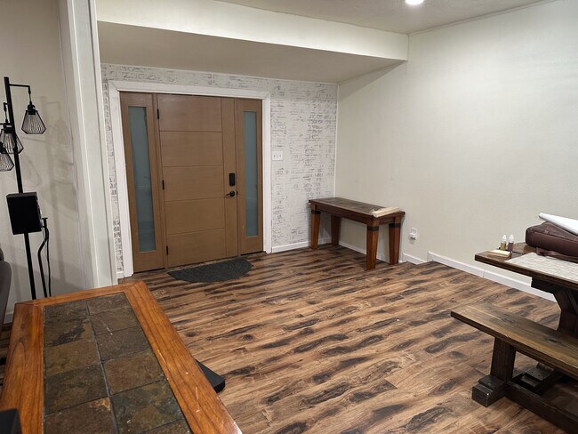 Foto del edificio - 4609 Elgin Ave