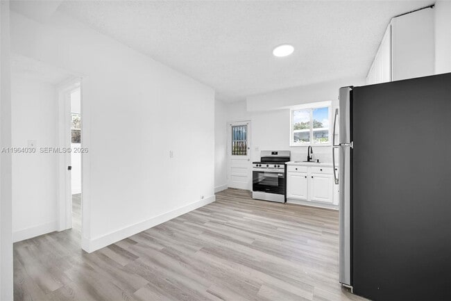 Foto del edificio - 1391 NW 102nd St