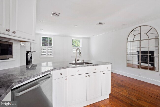 Foto del edificio - 1737 Addison St