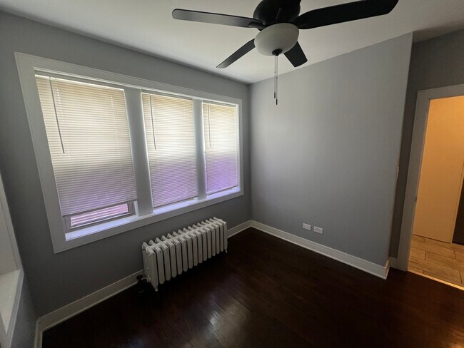Foto del edificio - 5437 N Sawyer Ave