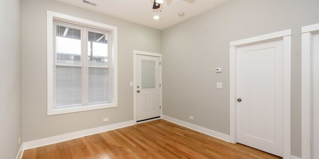 Building Photo - Updated, Spacious 1bd/1bth Ukrainian Village, Avail 7/1!